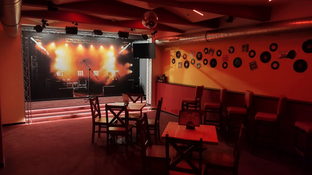Jedna hodina karaoke kdykoliv.