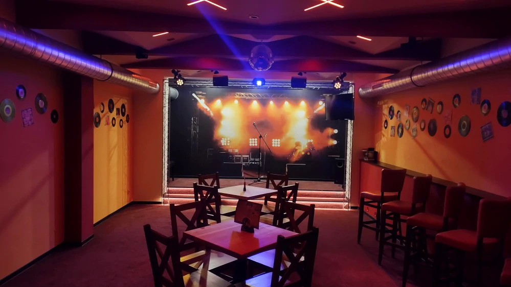 Jedna hodina karaoke kdykoliv.